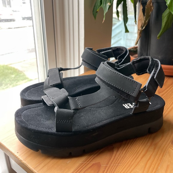 Oruga Up Camper Sandals - Barely Worn - Picture 1 of 7